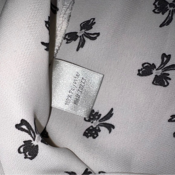 LC Lauren Conrad flowy pleated top with tie in back, cap sleeves, Size Medium - Picture 4 of 8